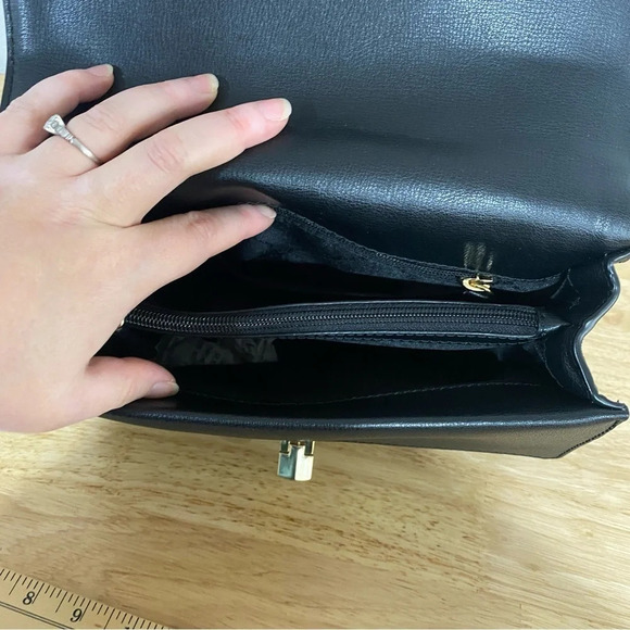 Michael Kors Black Kinsley Top Handle Satchel Gold Hardware Chain Strap - Picture 6 of 7